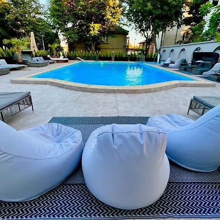 The 3* Carevo